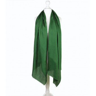 Elegancki zielony szal z wełny merynosa do eleganckiego płaszcza jesiennego
