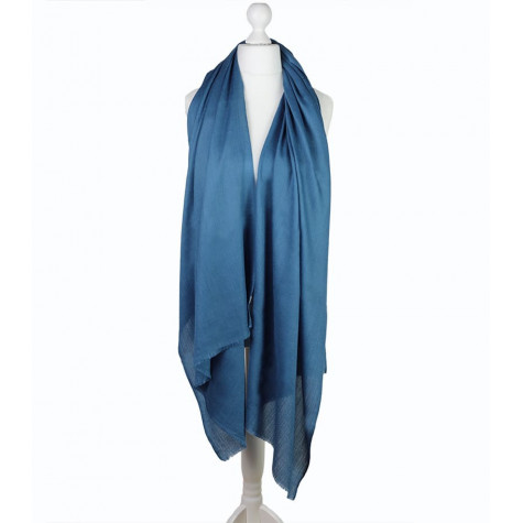 Elegancki  szal z wełny merynosa denim blue do eleganckiego płaszcza jesiennego